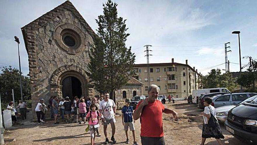 La Guia, l&#039;església que de fora té una retirada a una estació de tren