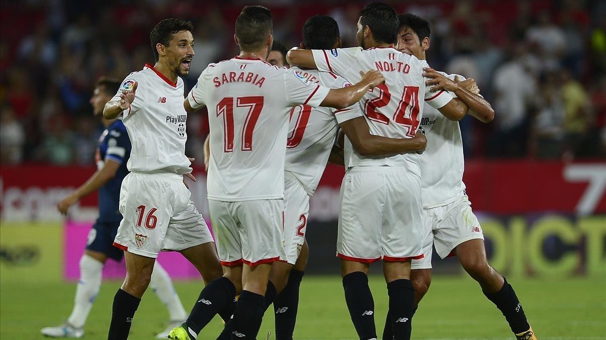 jcarmengol39743417 sevilla s players celebrates after scoring during the spanis170819230113