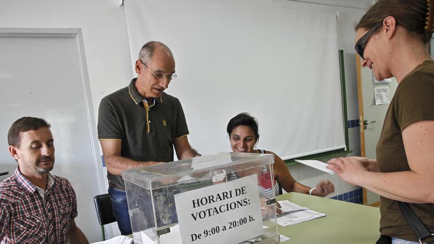 Votaciones en el colegio Teixereta de Ibi