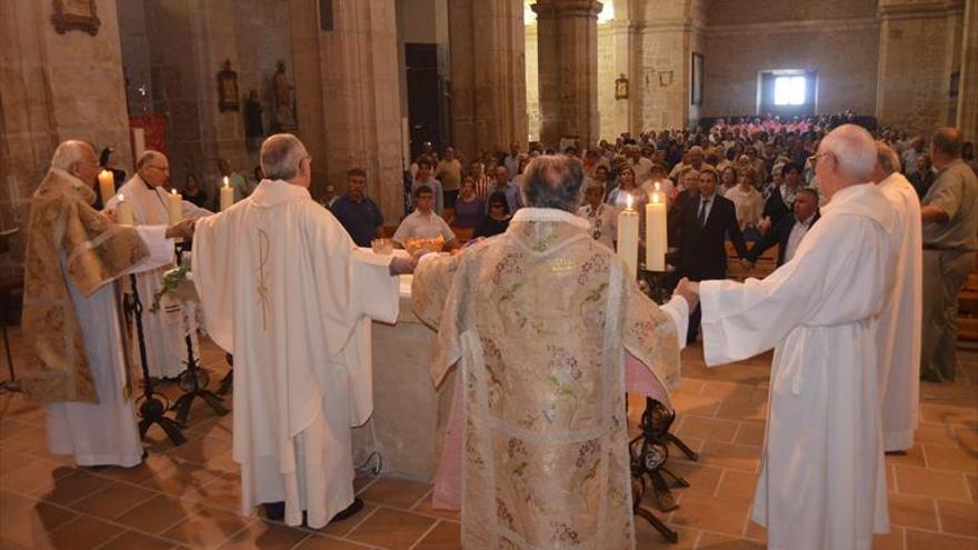 Un concierto de coral culmina los actos del 400 aniversario de la iglesia