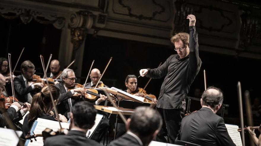 La Orquesta de València bajo la dirección de su director principal asociado, Ramón Tebar,