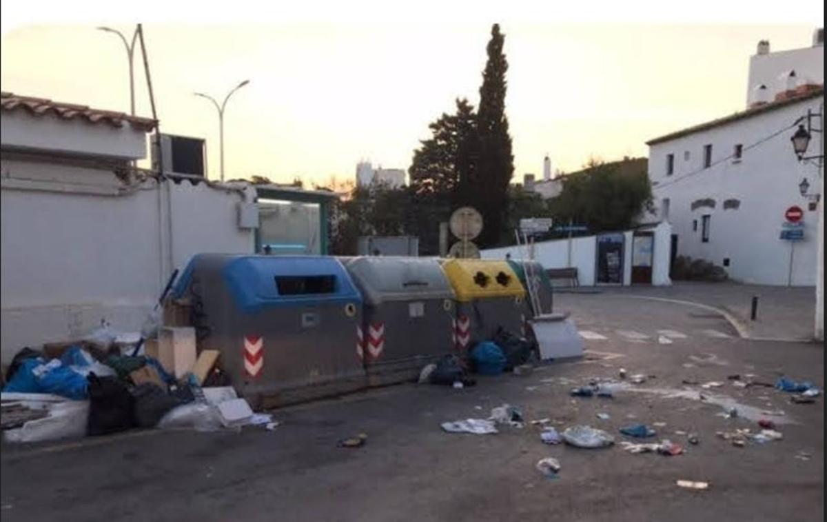 Cadaqués viu sota serveis mínims de neteja des de fa anys