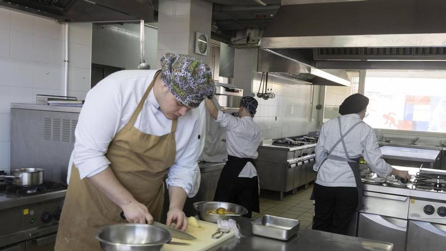 “Sembrar Sabores”: El proyecto pionero de los IES Enguera y Vicente Gandia que revoluciona la gastronomía a través de la botánica y la sostenibilidad