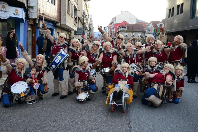 Música y jolgorio en el Enterro da Sardiña en Moaña
