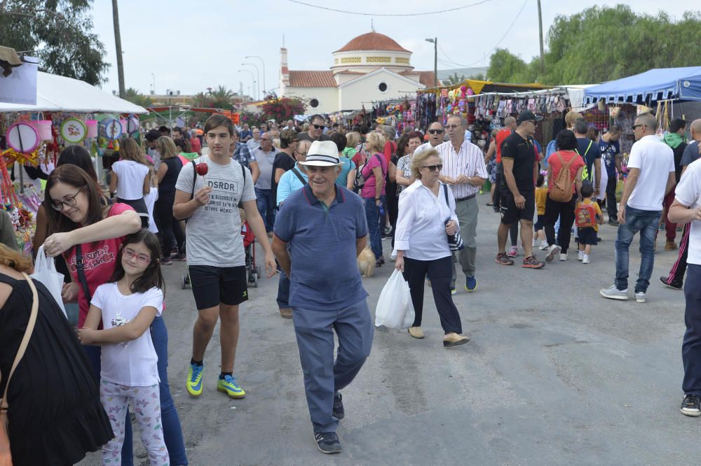 La romería de San Crispín recorre hoy las calles de El Toscar hasta su ermita.