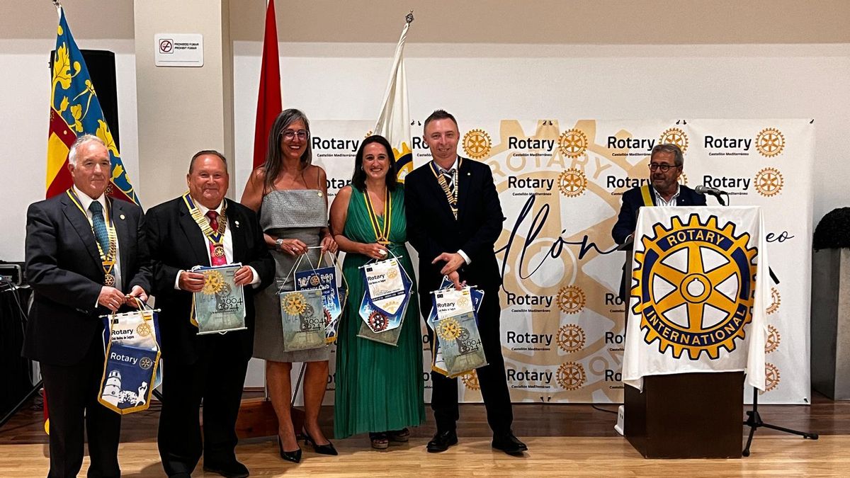 Imagen del acto protocolario con algunos de los representantes de los clubs Rotary de la provincia.
