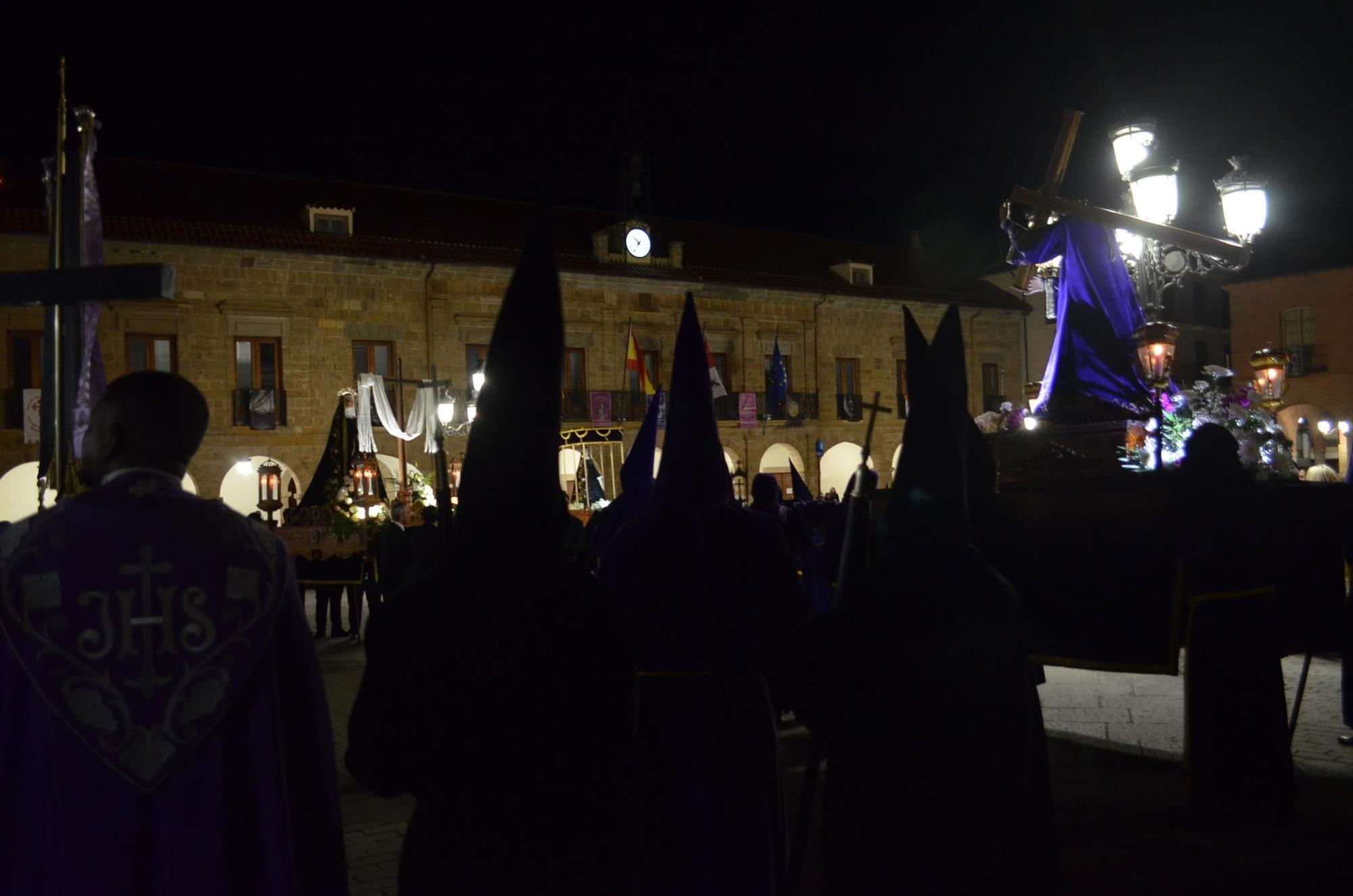 GALERÍA | Solemne Procesión de las Tinieblas, en Benavente