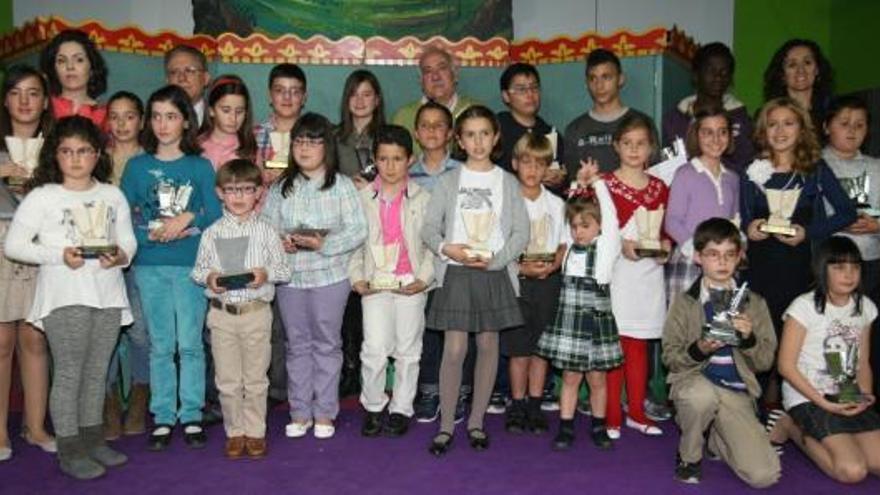 Los ganadores del concurso convocado por El Corte Inglés recogieron ayer sus premios, en un acto celebrado en el centro comercial El Tiro