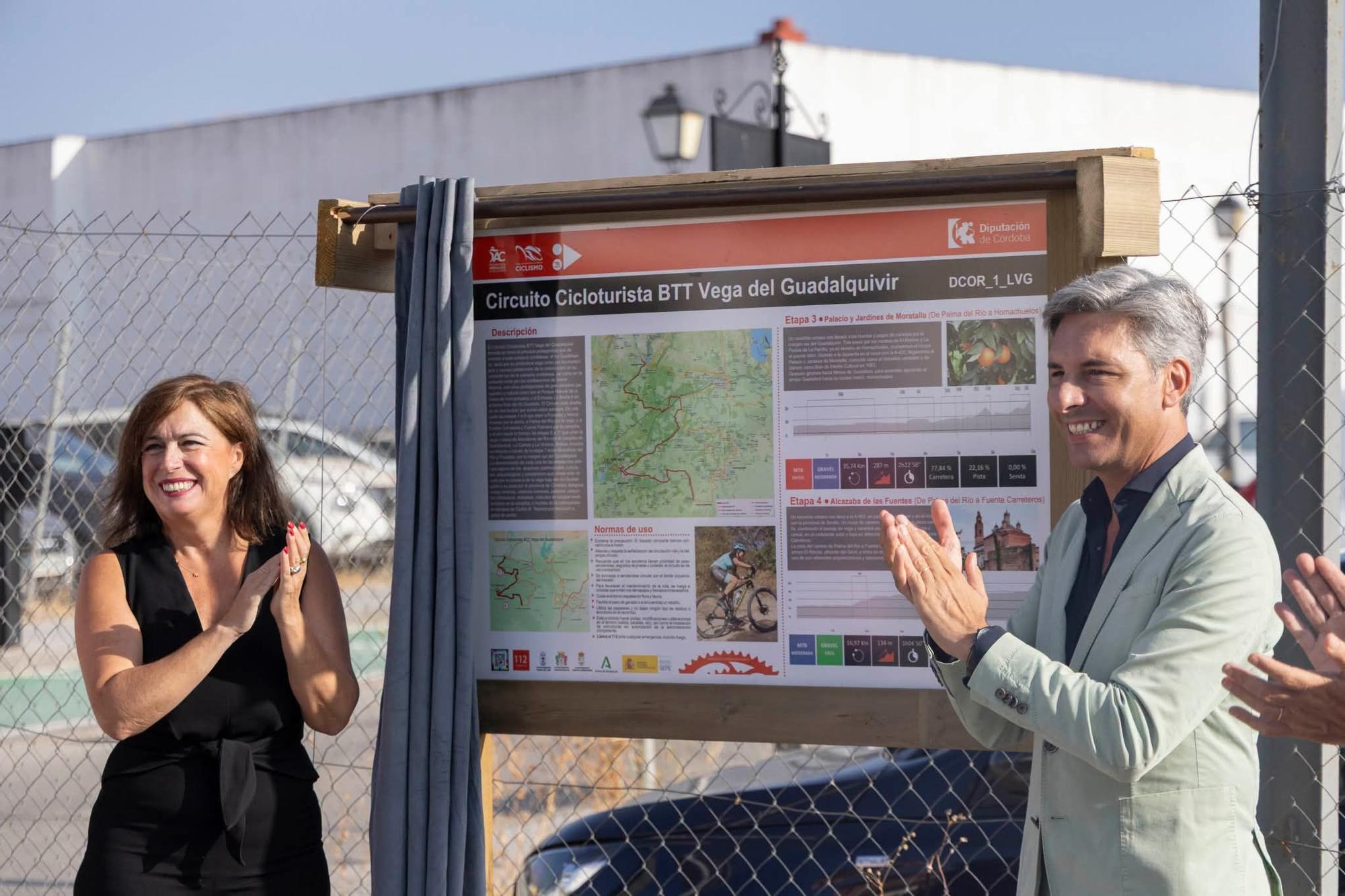 La alcaldesa de Palma del Río, Matilde Esteo, y el delegado de Infraestructuras, Sostenibilidad y Agricultura de la Diputación de Córdoba, Andrés Lorite, en la presentación del Circuito Cicloturista BTT.