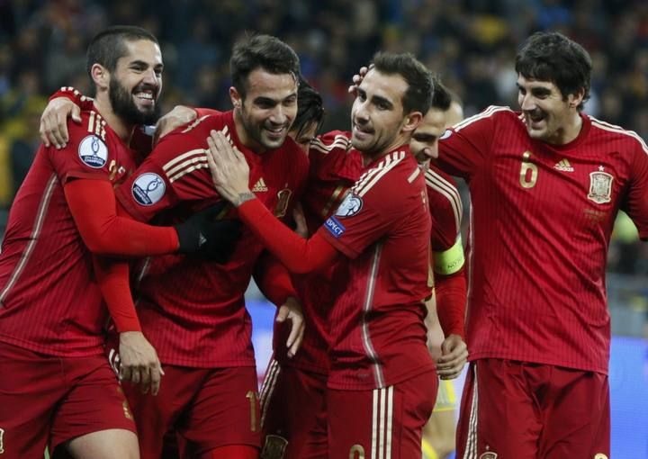 Spain's Gaspar celebrates his goal with team mates during their Euro 2016 group C qualifying soccer match against Ukraine at the Olympic stadium in Kiev
