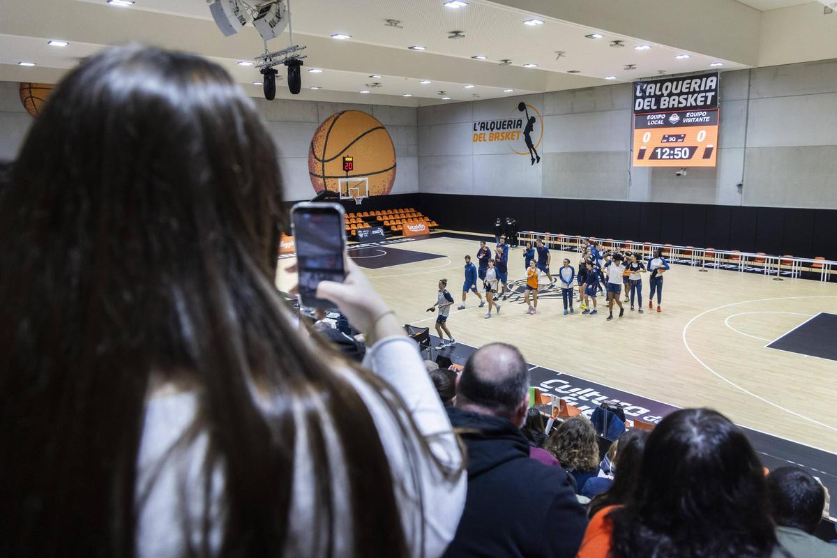 Búscate en el entrenamiento del Valencia Basket Búscate en el entrenamiento del Valencia Basket