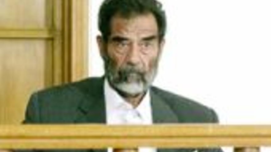 Sadam dice que el juicio contra él es &quot;un teatro&quot; y que el &quot;criminal&quot; es Bush