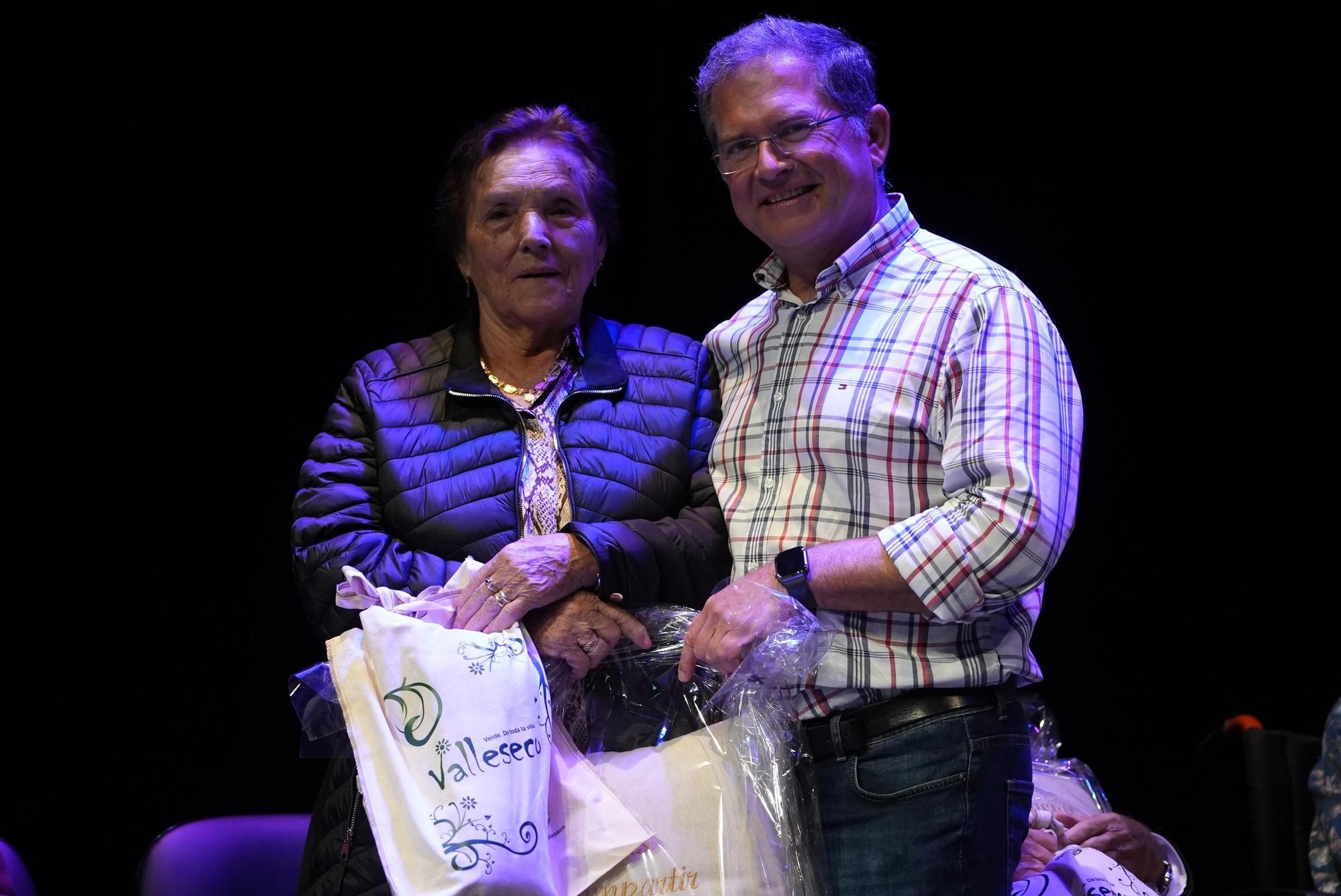 Homenaje a las personas mayores de 90 años en Valleseco