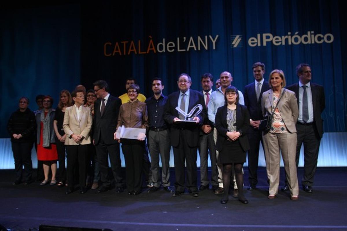 Sánchez de Toledo, la finalista a Català de l’Any Anna Vives y los ganadores de los premios solidario y empresarial, con el ’president’ Artur Mas, Antonio Asensio Mosbah y Núria de Gispert.