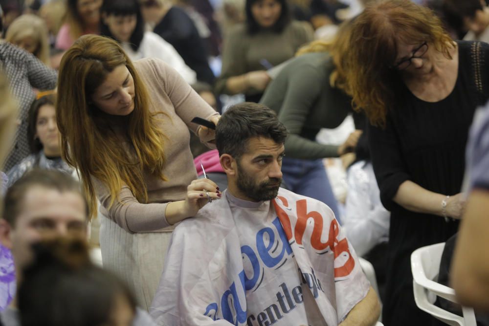 Corte de pelo simultáneo en València