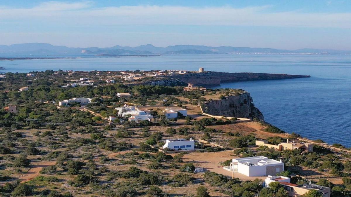 Casas diseminadas entre Cala en Baster y Punta Prima, en Formentera.