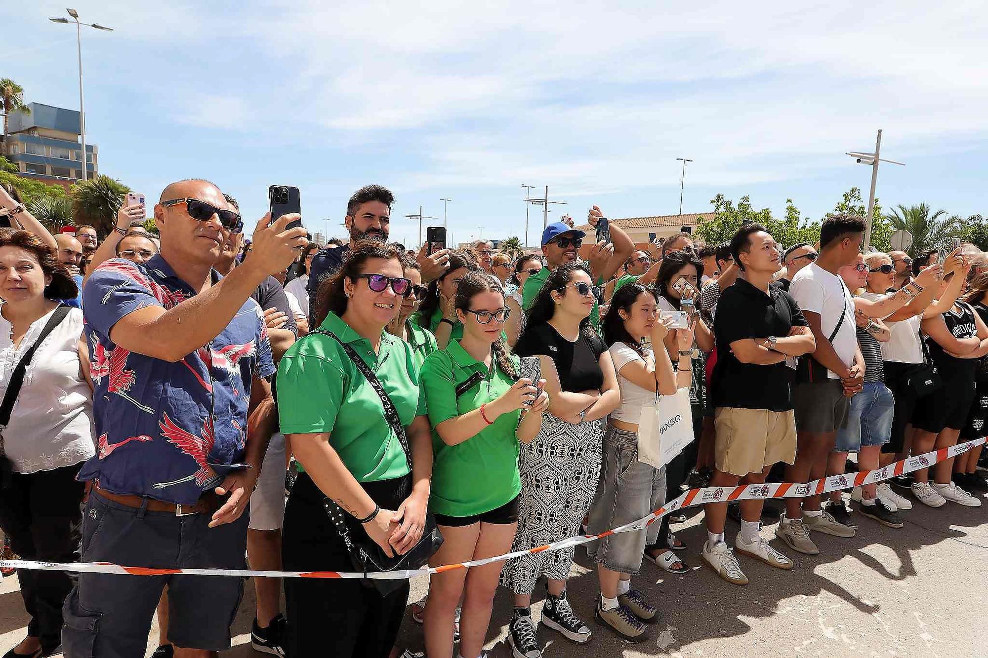 El Grau da inicio a las fiestas de Sant Pere con pólvora, bous y música