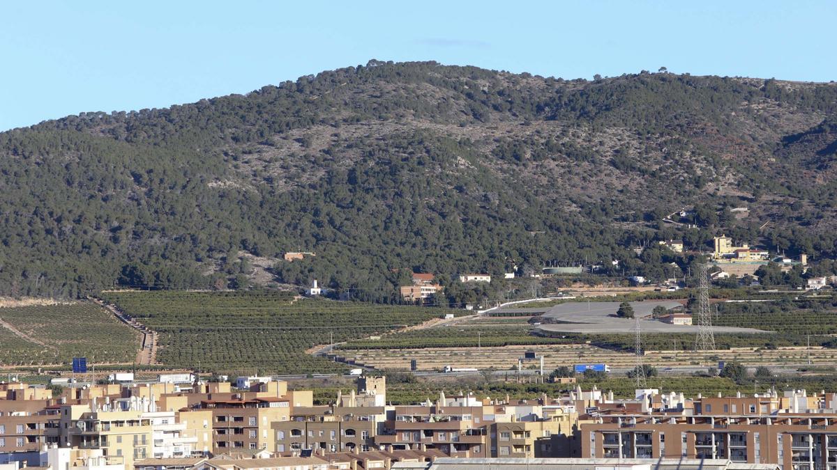 Vista de la montaña de Romeu desde el núcleo histórico de Sagunt.