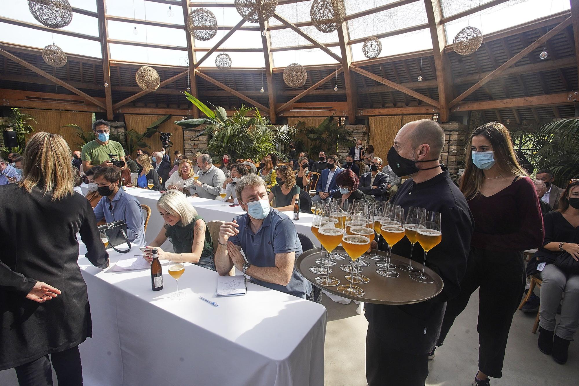 Damm i el Celler de Can Roca s'uneixen per crear Duet, la cervesa àcida de la marca que combina malt d'ordi i raïm