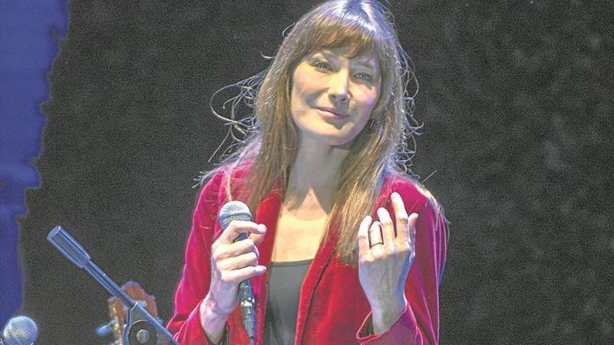 Parece mentira:Carla Bruni ya tiene 50 años