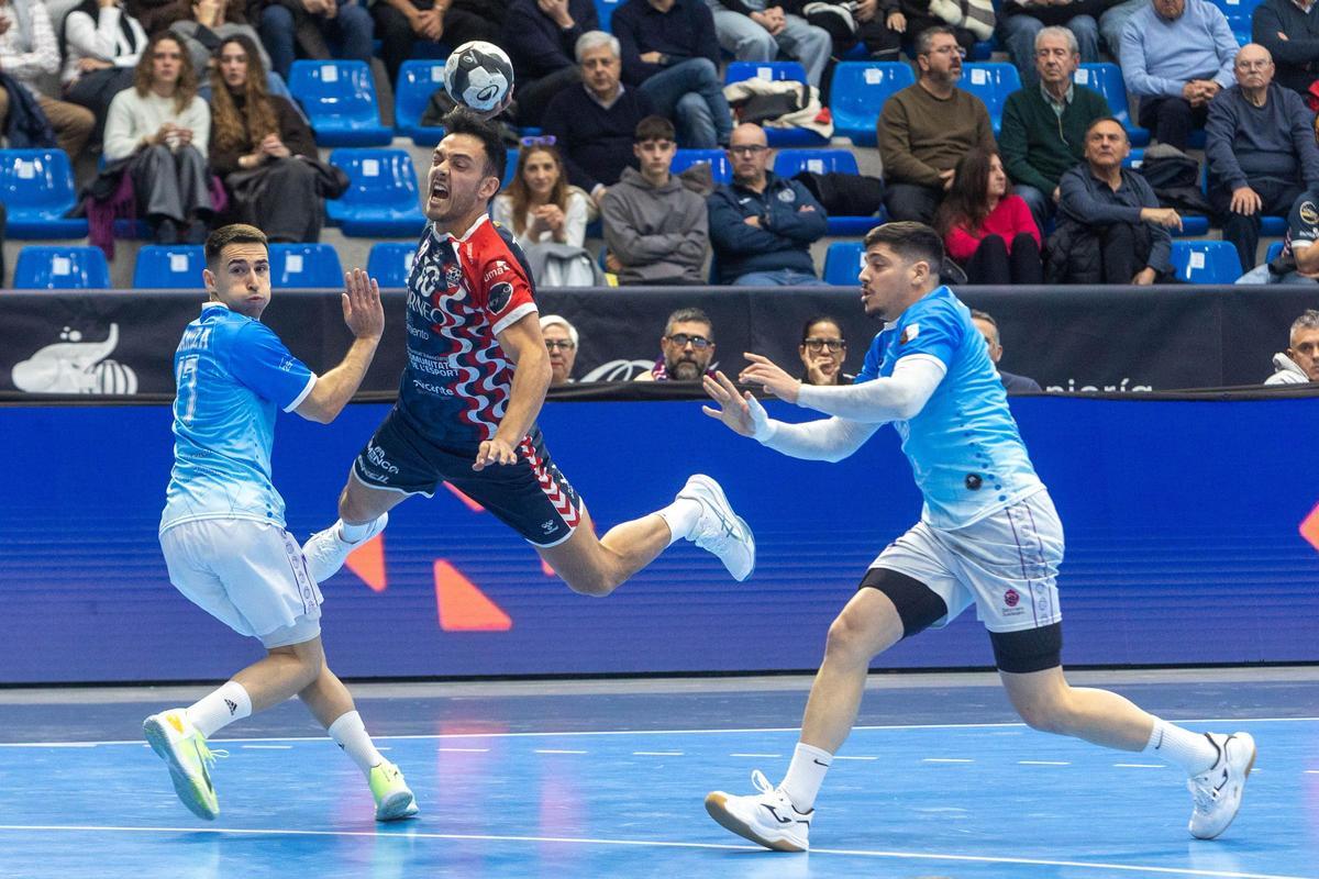 Lance de juego durante el partido entre el Horneo y Guadalajara
