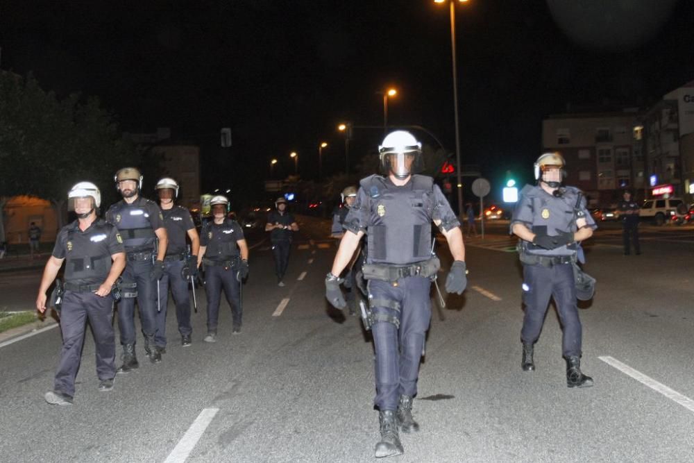 Los manifestantes protestan contra el AVE