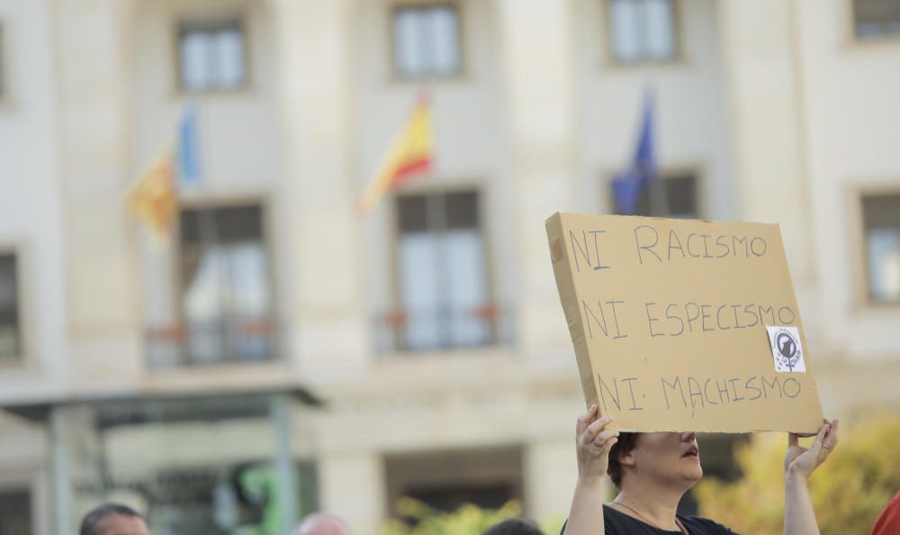 Concentración contra el terrorismo en Alicante