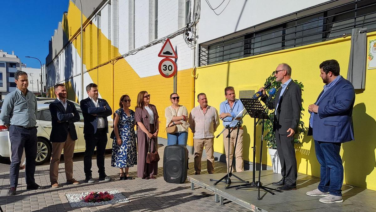 El exrector de la Universitat Jaume I, Fernando Romero Subirón, intervino en el acto celebrado junto a la calle dedicada a su figura.