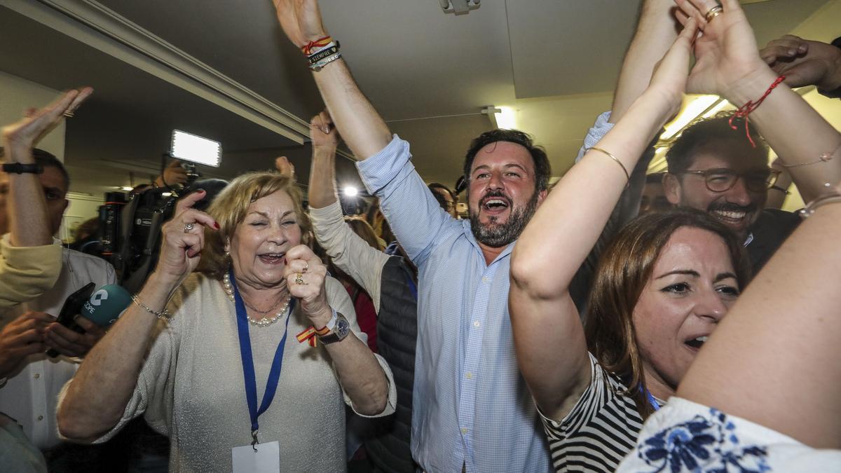 Pablo Ruz, en la sede del PP de Elche la noche del 28M