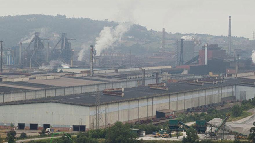 Instalaciones de la  fábrica ARCELORMITTAL en Gijón