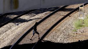 Sant Adrià demana ajuda a la Generalitat davant l’augment del consum de droga al costat de les vies de Rodalies a la Mina
