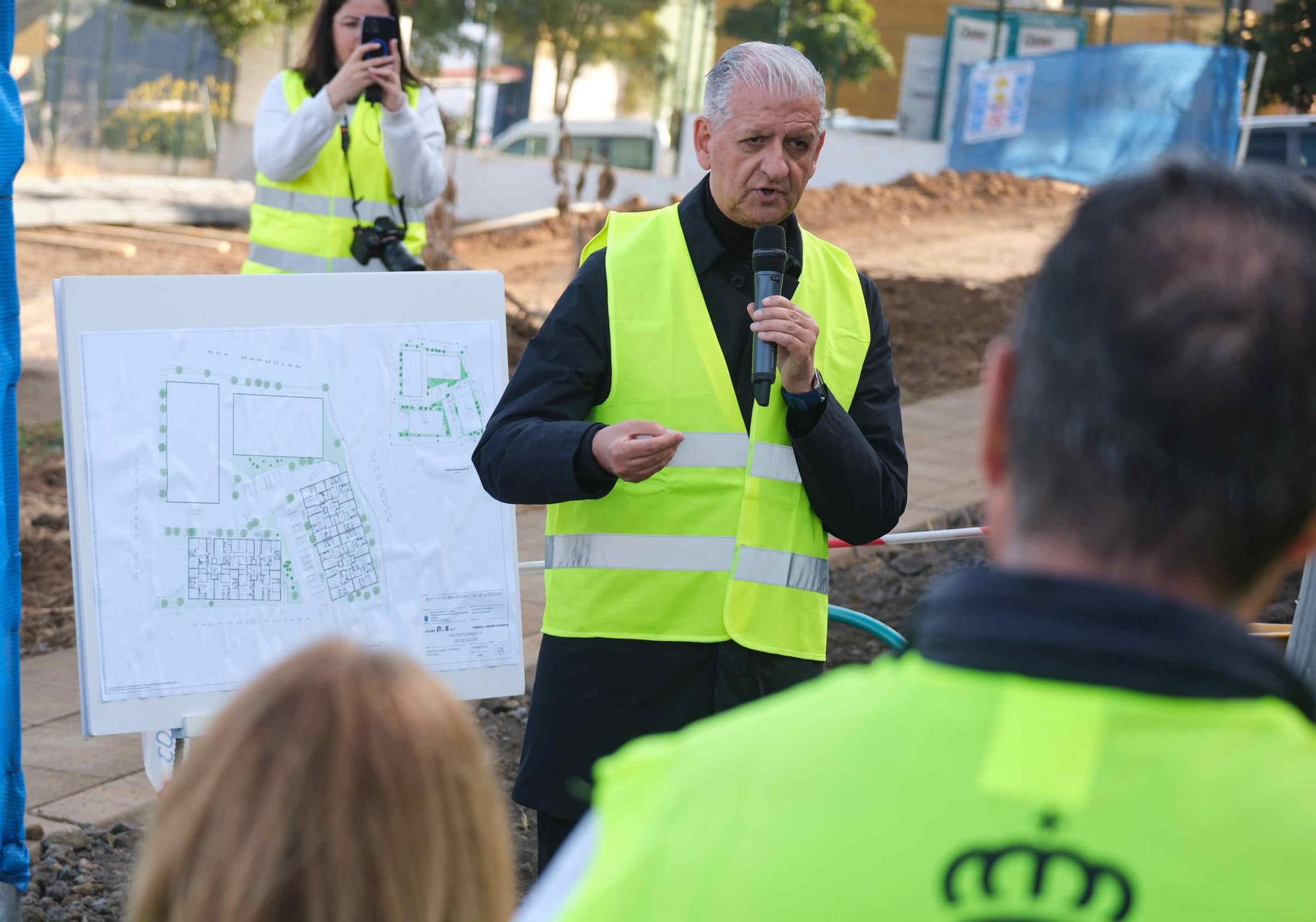 Colocación de la primera piedra de la construcción de 65 viviendas en La Orotava