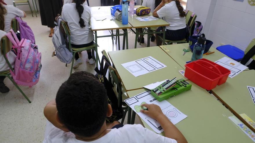 Cruz Roja y Fundación DISA movilizan 140.000 euros para garantizar la equidad escolar de 1.600 menores en Canarias