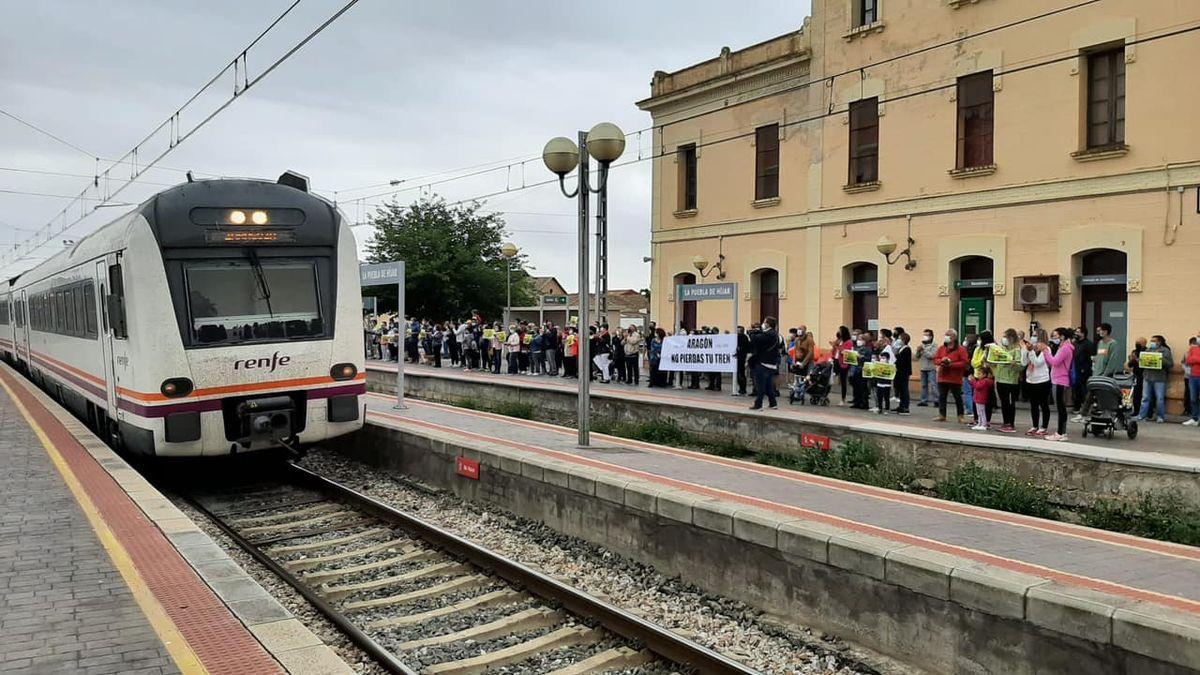 Protesta realizada en la estación de La Puebla de Híjar en una de las convocatorias de este año.