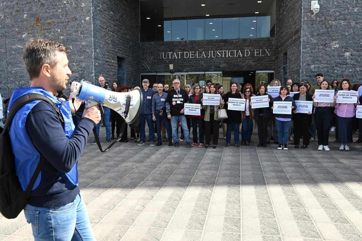 La protesta de este jueves en los juzgados de Elche