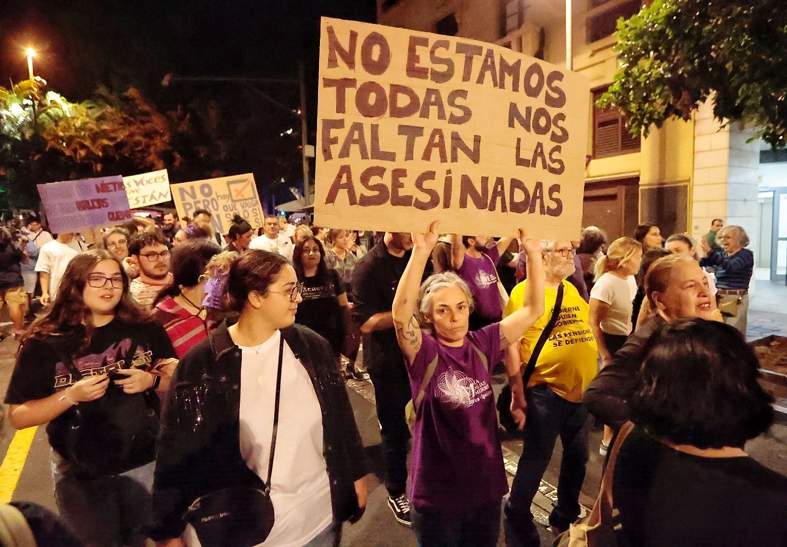 Manifestación por la eliminación de la violencia machista en Santa Cruz