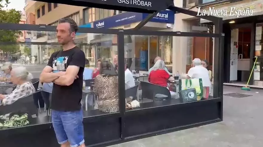 Los hosteleros de Gijón piden "reducir la burocracia y permitir cerramientos estables" en la próxima ordenanza de terrazas