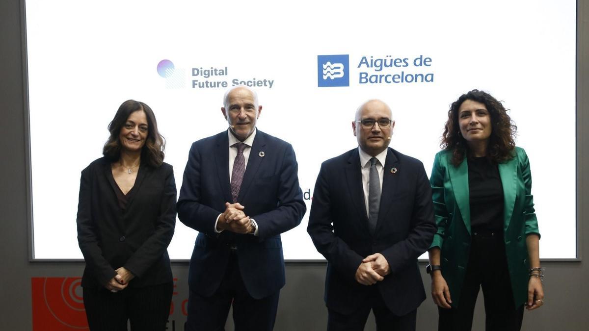 Els firmants de l&#039;acord entre Aigües de Barcelona i Digital Future Society