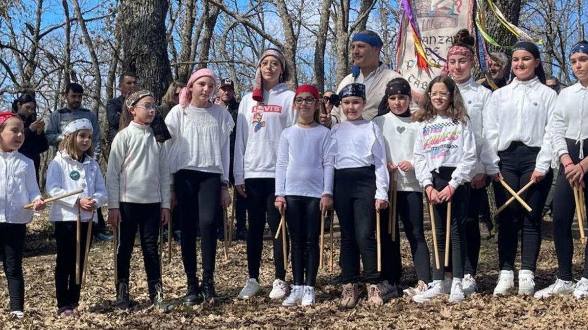 Niños tabareses que interpretaron la danza del paloteo. | Cedida