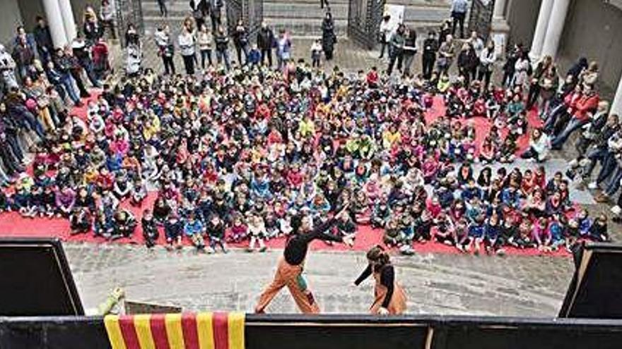 «La llegenda de Sant Jordi» per a escolars se salva de la pluja