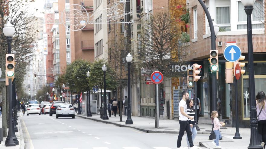 Las zonas rural y urbana de Gijón celebran el aumento de luces de Navidad: &quot;Hace falta ilusión&quot;