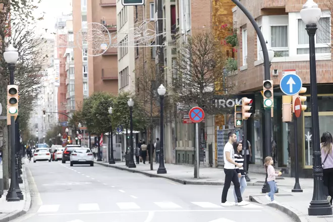 Las zonas rural y urbana celebran el aumento de luces de Navidad: "Hace falta ilusión"