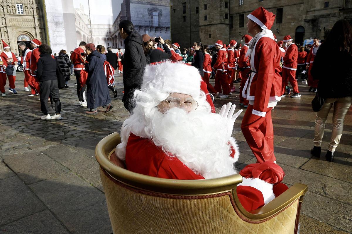 Gran ambiente en la Carrera de Papá Noel en Santiago