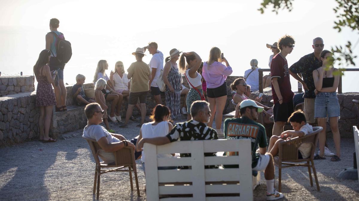 Los parajes naturales repletos de turistas perjudica la experiencia de los viajeros.