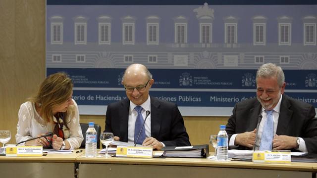 Montoro, en el Consejo de Política Fiscal y Financiera de este miércoles, entre la secretaría de Estado de Presupuestos Marta Fernández y el secretario de Estado de Administraciones Públicas Antonio Beteta.