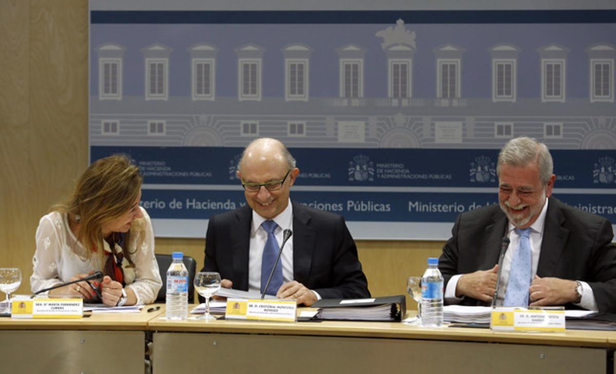 Montoro, en el Consejo de Política Fiscal y Financiera de este miércoles, entre la secretaría de Estado de Presupuestos Marta Fernández y el secretario de Estado de Administraciones Públicas Antonio Beteta.