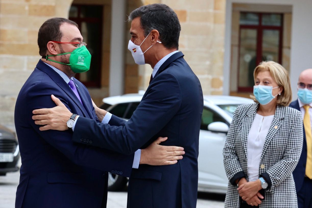 Pedro Sánchez visita la Laboral y pone en escena la nueva FP en Gijón con las ministras de Educación e Industria