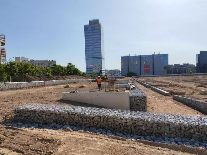 El nuevo aparcamiento gratuito del Eix Macià de Sabadell encara su recta final de obras para abrir en enero
