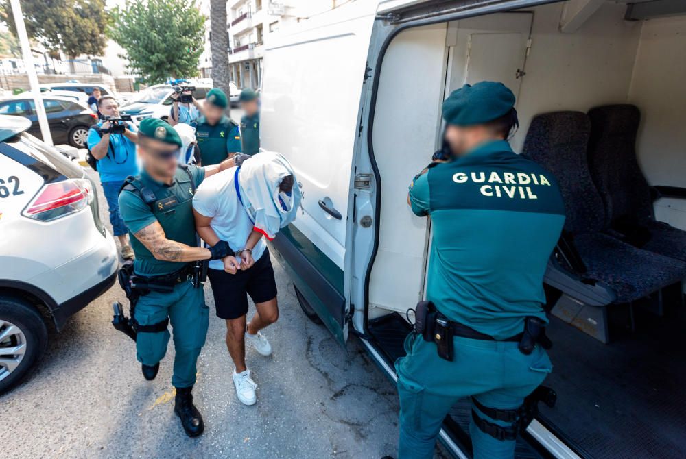 Los detenidos por agredir sexualmente en grupo a una mujer en Benidorm pasan a disposición judicial