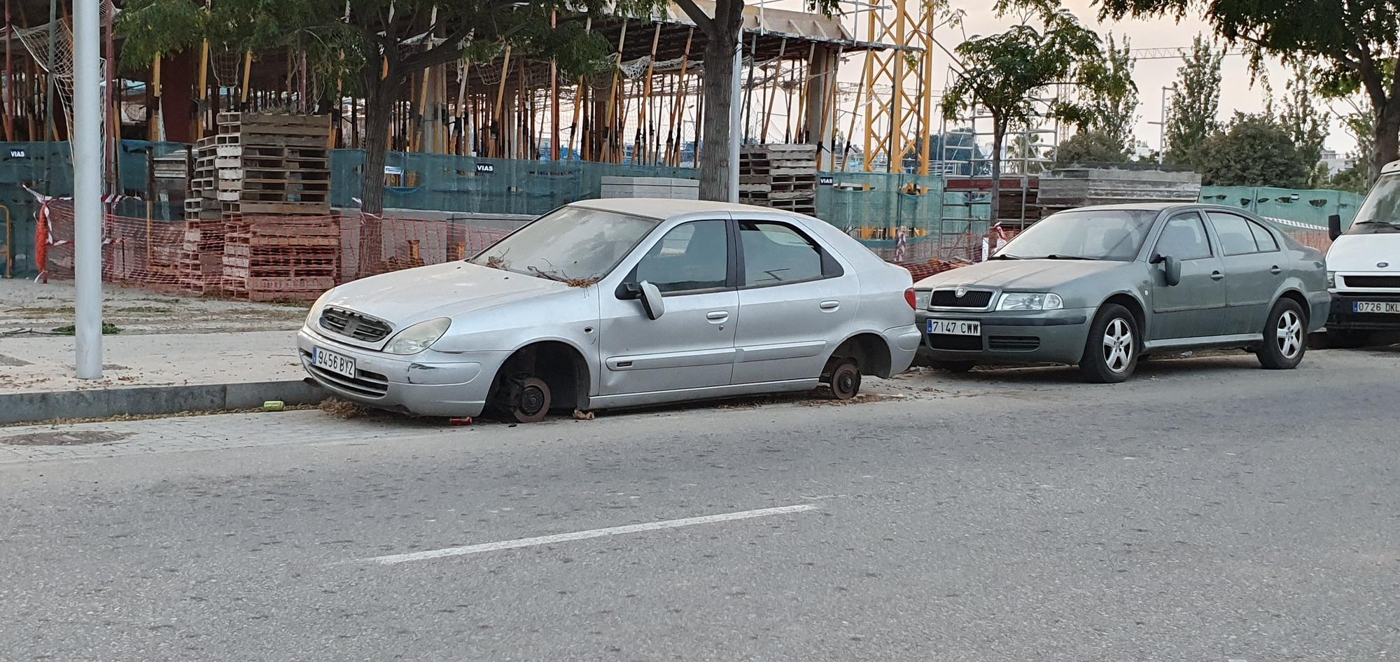 Autowracks im Stadtentwicklungsgebiet Nou Llevant in Palma de Mallorca.